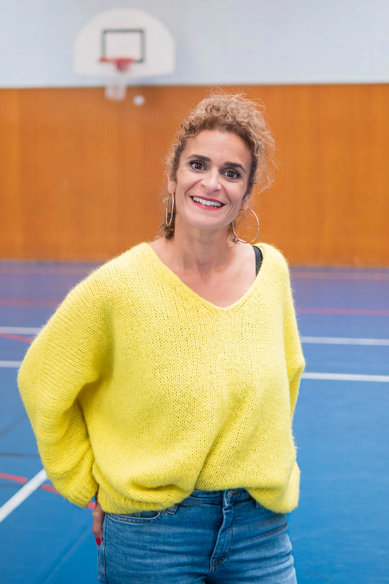 Leila Dridi dans un gymnase